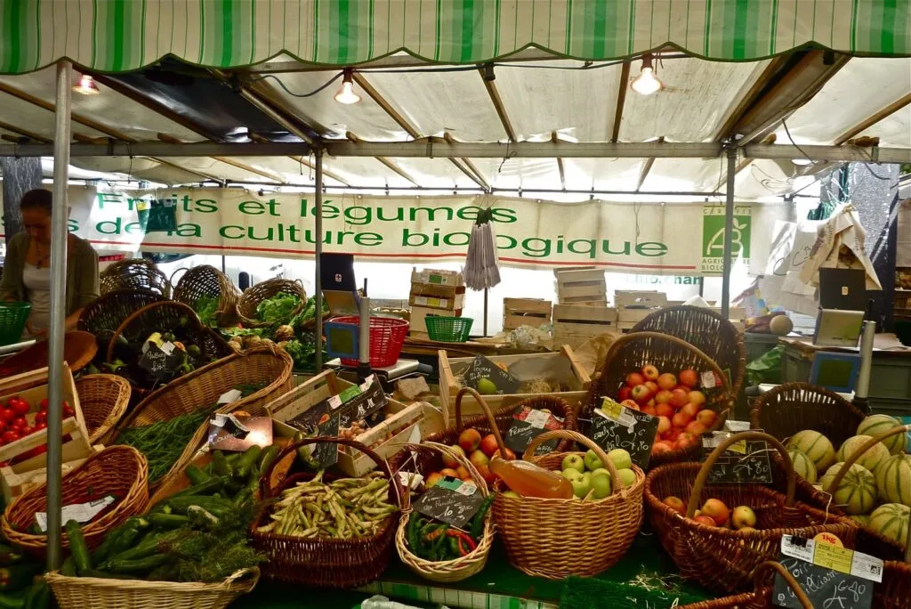local seasonal farmers market